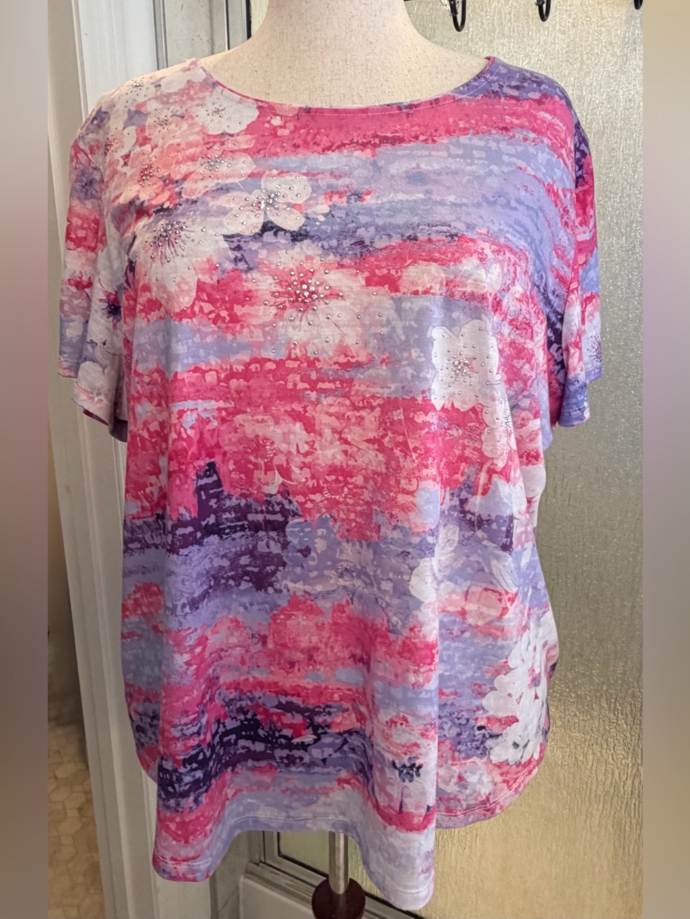 Allison Daley Pink/Lavender Floral Short Sleeve embellished top 2X Like New